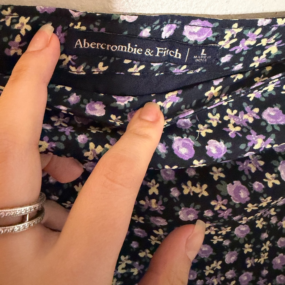 Abercrombie & Fitch A-Line Midi Skirt with Lavender and Cream Ditsy Floral - Picture 4 of 4